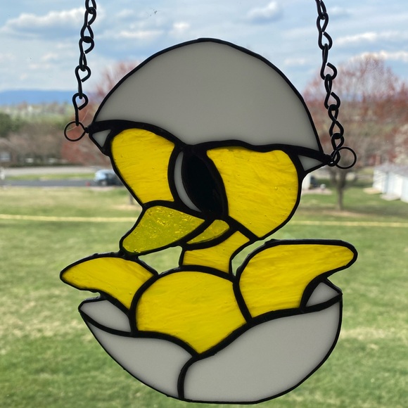 Artisan Handmade Stained Glass Baby Chick In Egg Sun Catcher. - Picture 1 of 5